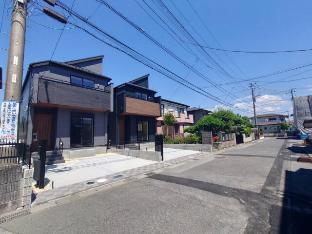 ブルーミングガーデン　千葉市美浜区磯辺３丁目２棟／１期１号棟の前面道路含む現地写真|外観写真