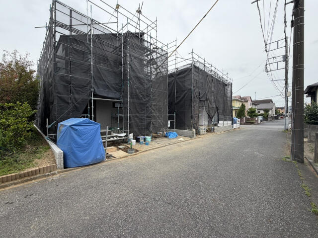 ブルーミングガーデン　千葉市緑区あすみが丘８丁目６棟／１期１号棟の前面道路含む現地写真|7月中旬撮影