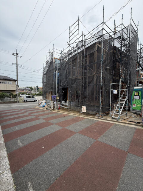 ブルーミングガーデン　千葉市緑区あすみが丘１丁目２棟／１期２号棟の前面道路含む現地写真|7月中旬撮影