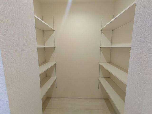 ブルーミングガーデン　千葉市緑区誉田町２丁目３棟／１期３号棟のその他|3号棟パントリー