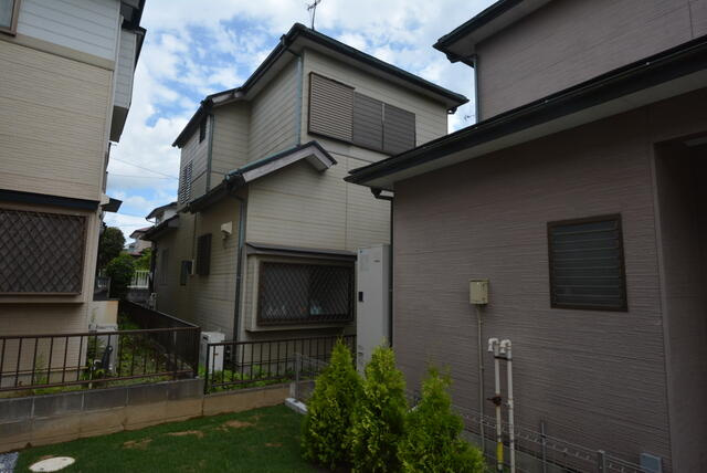 千葉市緑区誉田町１丁目の中古一戸建の前面道路含む現地写真|西側より