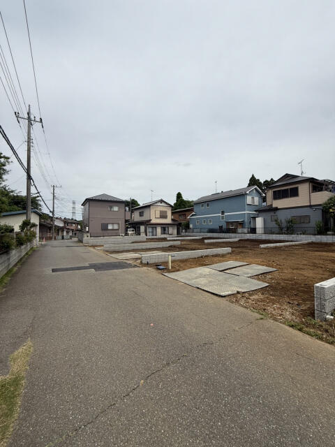 ブルーミングガーデン　千葉市緑区平山町１期４棟／１期４号棟の駐車場|5月下旬撮影