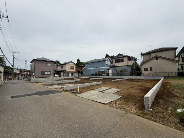 ブルーミングガーデン　千葉市緑区平山町１期４棟／１期１号棟の駐車場|5月下旬撮影