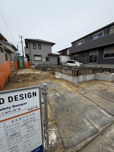 ブルーミングガーデン　千葉市緑区大椎町２期１棟／２期１号棟の駐車場|7月中旬撮影