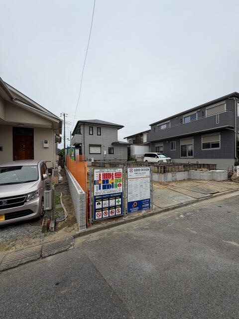 ブルーミングガーデン　千葉市緑区大椎町２期１棟／２期１号棟の駐車場|7月中旬撮影