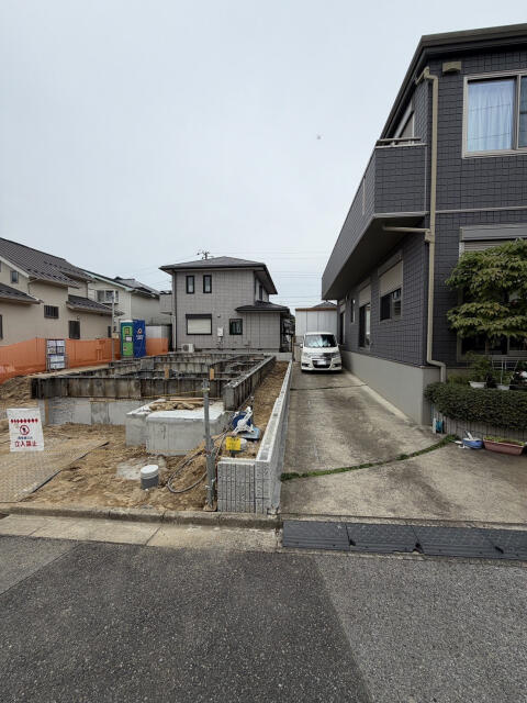 ブルーミングガーデン　千葉市緑区大椎町２期１棟／２期１号棟の駐車場|7月中旬撮影