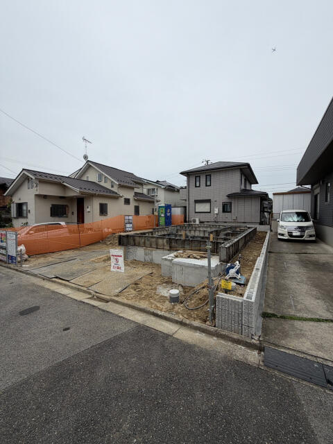 ブルーミングガーデン　千葉市緑区大椎町２期１棟／２期１号棟の駐車場|7月中旬撮影
