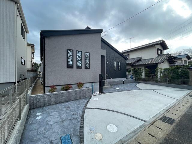 ４３７３千葉市貝塚２期１棟の前面道路含む現地写真