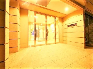 アース浅間町のエントランス