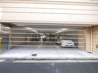 アース浅間町の駐車場