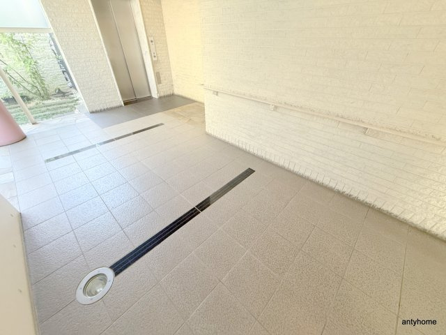 ソラーレＮ　仲介手数料無料のロビー