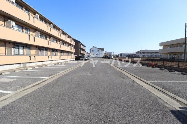 アークトゥルスの駐車場