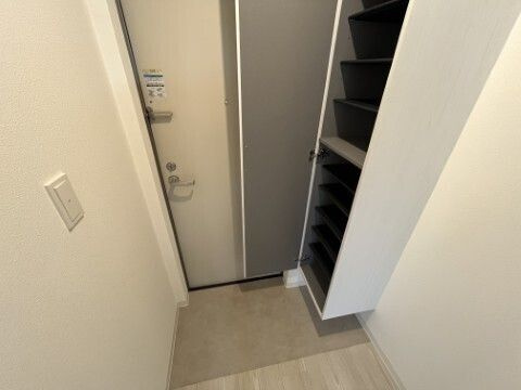 ジーメゾン桜西堀スリジエの玄関