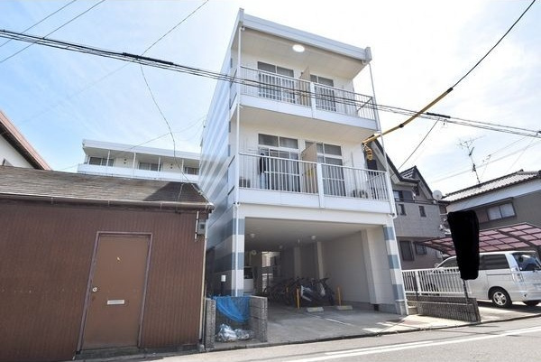 カーサ曽池町の外観