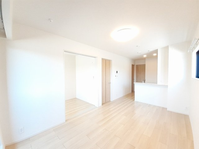 レジデンス　プリュⅦの居間・リビング|ゆったり過ごせる居間です