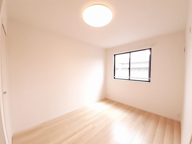 ロータス田川１の内装|明るい室内です