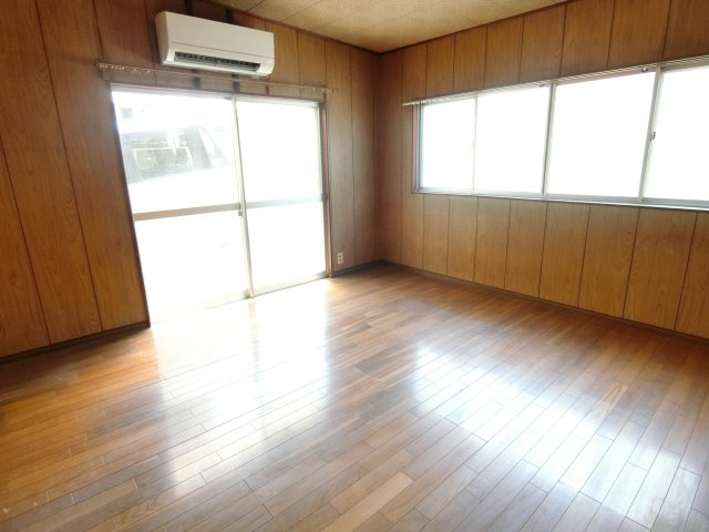 上山田貸家の洋室|広々とした洋室です