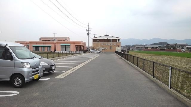エテルノ・ピーヌ　Ⅱの駐車場|駐車場完備です