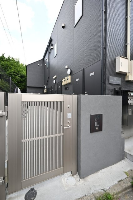 サザンロード氷川台のエントランス