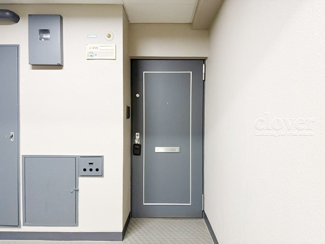 【その他共用部分】 | ライオンズマンション西荻 | 皆様をお迎えする、お部屋の玄関ドア。開けやすさや開放角度、ドアノブの操作しやすさや鍵の形状などを、現地で一度ご確認ください。～即日のご見学可能～　お問合せはお気軽にどうぞ。

