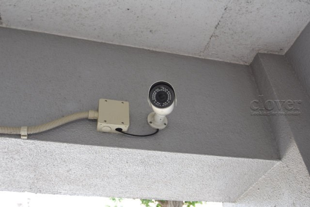 【防犯設備】 | ライオンズマンション西荻 | 建物や敷地の隅々に目を光らせる防犯カメラが設置されています。現地を見学される際には、カメラの存在やその台数にも意識を払ってみてください。～即日のご見学可能～　お問合せはお気軽にどうぞ。
