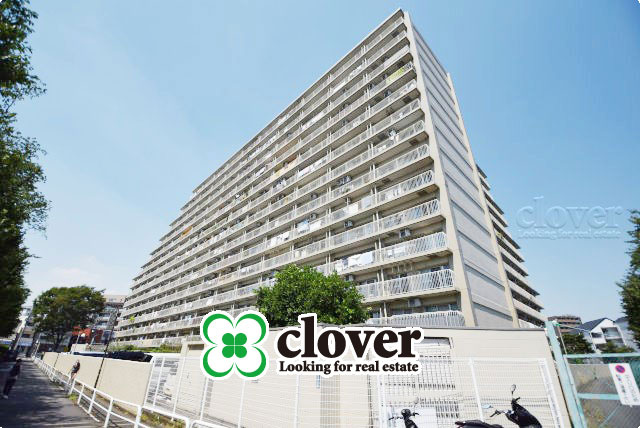 【外観】 | 落合パークファミリア | 手入れの行き届いた外壁やエントランスなど、「見ればわかる」レベルで清潔感を保ったマンションです。築年数を感じさせない姿で皆様をお出迎えします。～即日のご見学可能～　お問合せはお気軽にどうぞ。
