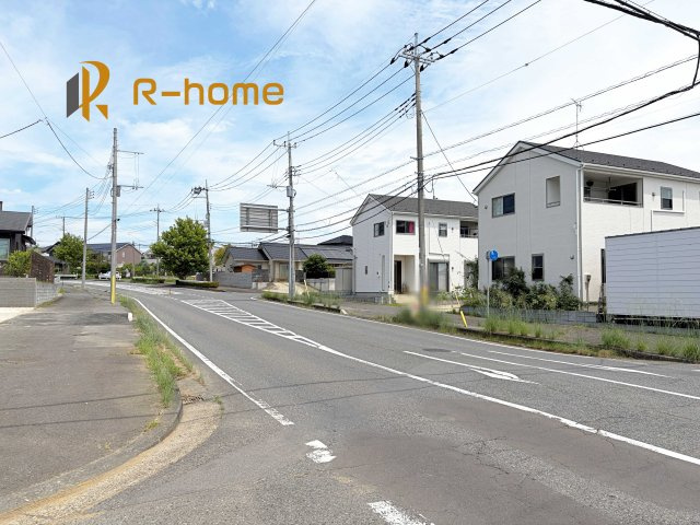 龍ケ崎市白羽第11　新築戸建て　1号棟の前面道路含む現地写真|周辺環境も併せて案内致します♪
閑静な住宅地で笑顔あふれる新生活！
ぜひ現地へお越しください♪