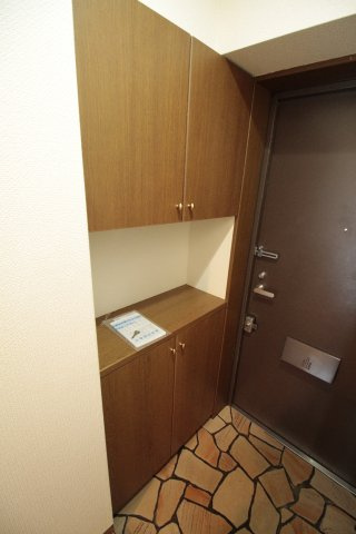 comodo Amajiの玄関|下駄箱あり