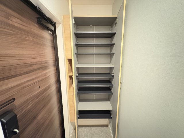 セジュール河辺の玄関