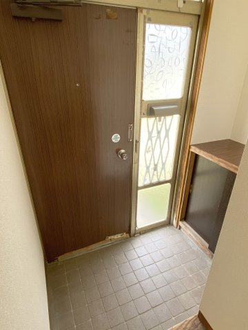 泉馬場貸家の玄関