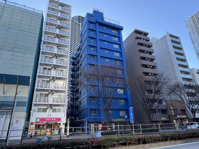 【外観】 | トダカ勝どきコーポ | 手入れの行き届いた外壁やエントランスなど、「見ればわかる」レベルで清潔感を保ったマンションです。築年数を感じさせない姿で皆様をお出迎えします。～即日のご見学可能～　お問合せはお気軽にどうぞ。