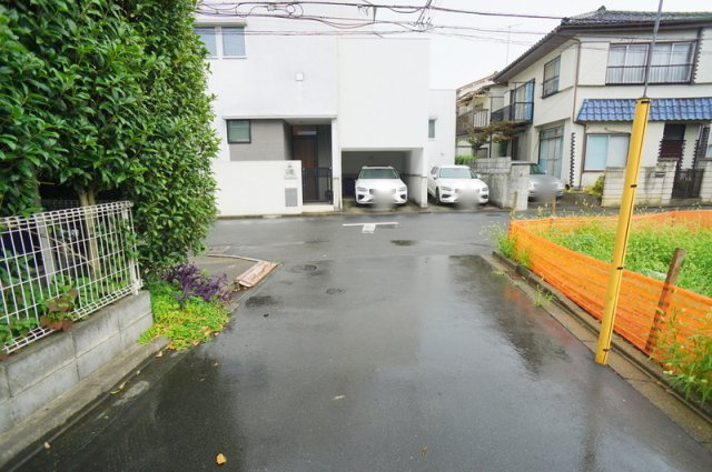 瀬田５　土地の前面道路含む現地写真|南側公道　幅員約4.0m　間口約6.7m