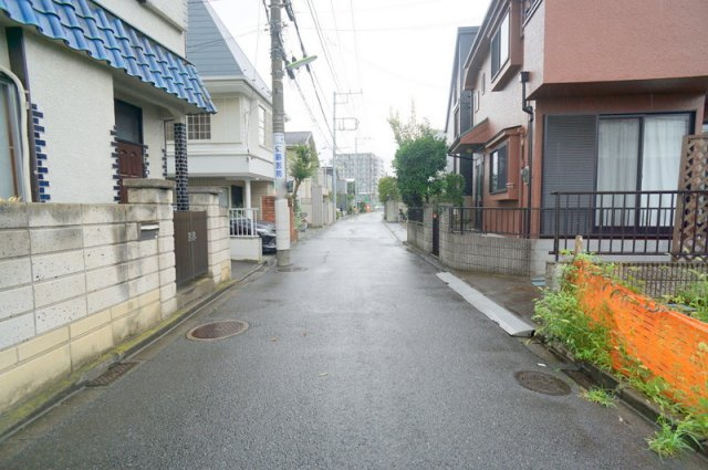 瀬田５　土地の前面道路含む現地写真|西側公道　幅員約4.5m　間口約7.5m
