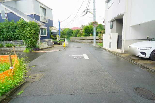 瀬田５　土地の前面道路含む現地写真|西側公道　幅員約4.5m　間口約7.5m
