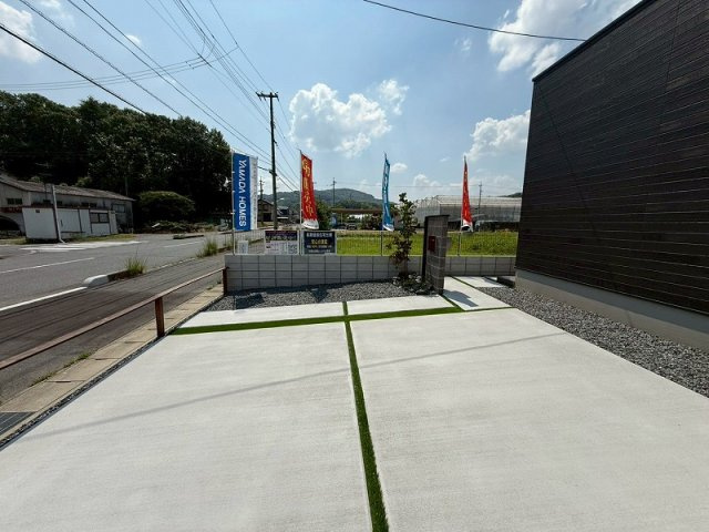 【新築戸建】FelidiaGarden船穂町柳井原3号棟の駐車場