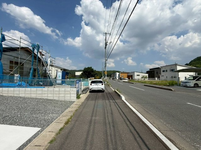 【新築戸建】FelidiaGarden船穂町柳井原3号棟の前面道路含む現地写真