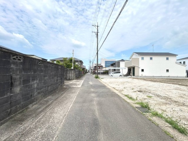 ハートフルタウン　一宮市奥町　全3区画分譲の前面道路含む現地写真|「現地（2026年7月30日）撮影」　
■前面道路　
■ヤマダ不動産　株式会社リライフ