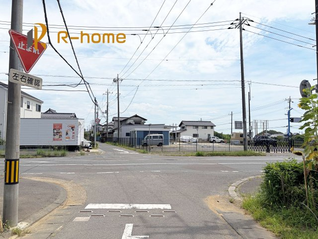 龍ケ崎市白羽第11　新築戸建て　4号棟の前面道路含む現地写真|周辺環境も併せて案内致します♪
閑静な住宅地で笑顔あふれる新生活！
ぜひ現地へお越しください♪