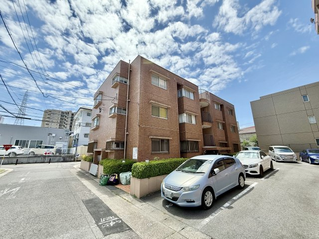 三旺マンション第二植田B棟の駐車場