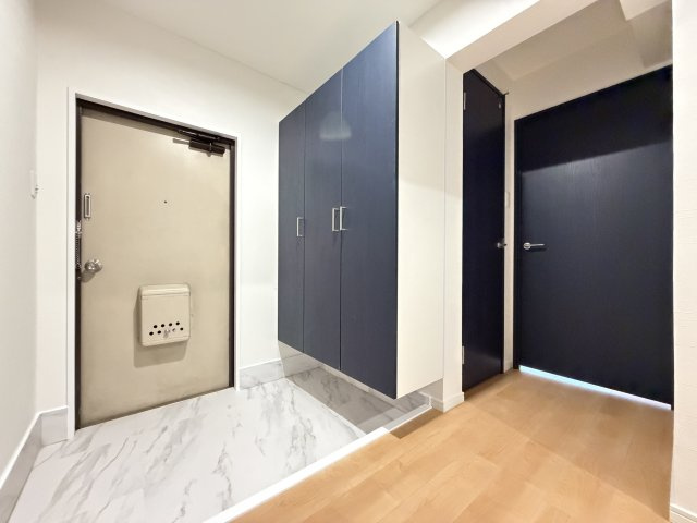 三旺マンション第二植田B棟の玄関
