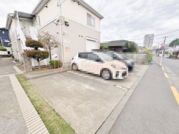 ラフィーネ西国分寺の駐車場