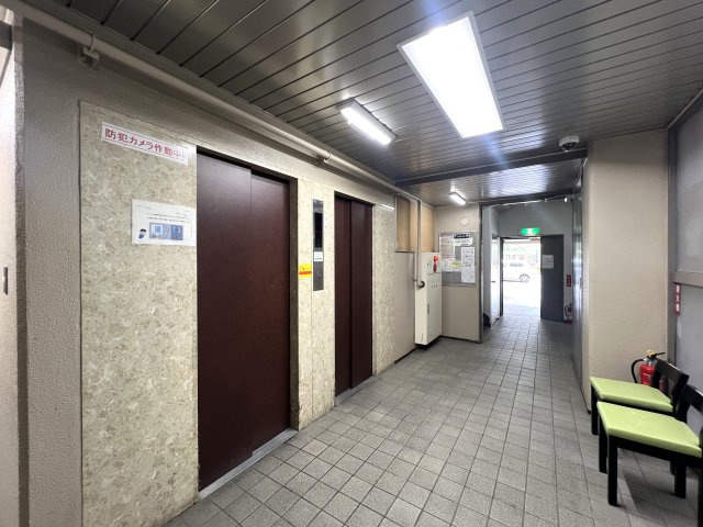 バルコニーから四季を感じる大岡川を一望♪春の桜並木は圧巻☆朝まず外を眺めるのが習慣化しちゃいそうでコワい！！身も心もレインボーになれる【伊勢佐木町レインボーマンション】リノベーションのその他共用部分
