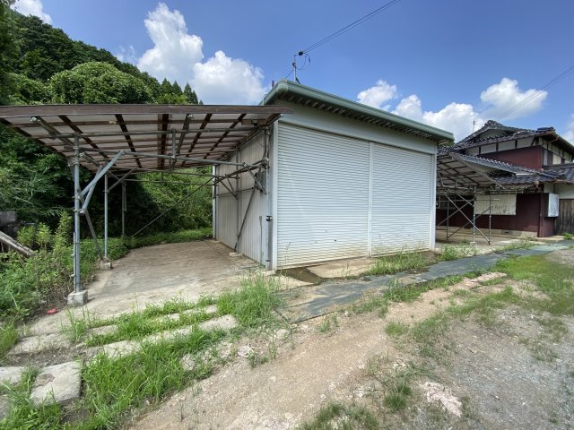 丹波市青垣町栗住野の中古一戸建の外観|カーポート、倉庫