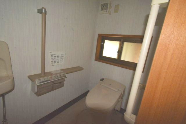 丹波市春日町栢野の中古一戸建のトイレ