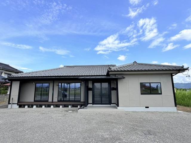 安曇野市豊科高家 中古住宅｜南側・西側の二方道路で開放感があり、陽
