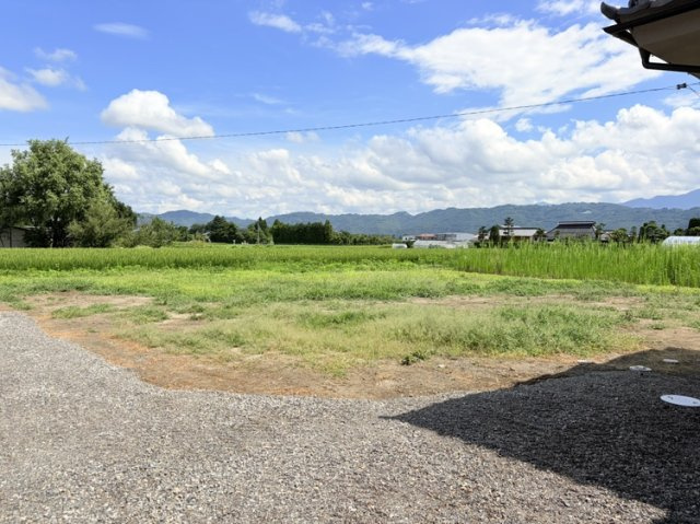 安曇野市豊科高家　中古住宅の庭