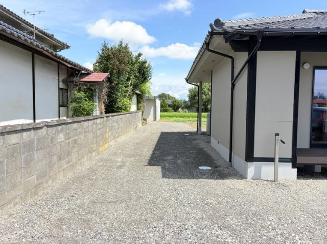 安曇野市豊科高家　中古住宅の庭