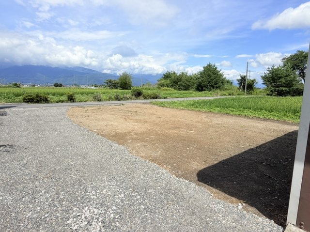 安曇野市豊科高家　中古住宅の庭