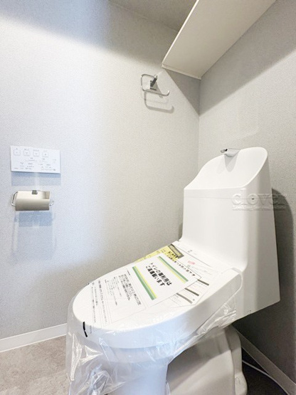 【トイレ】 | 中野新橋ヒミコセラン | 温水洗浄便座付き　トイレはもともと個人の領域である自宅の中でも、最もプライベートな空間です。だからこそ、ほしい「落ち着き」がここにあります。～即日のご見学可能～　お問合せはお気軽にどうぞ。