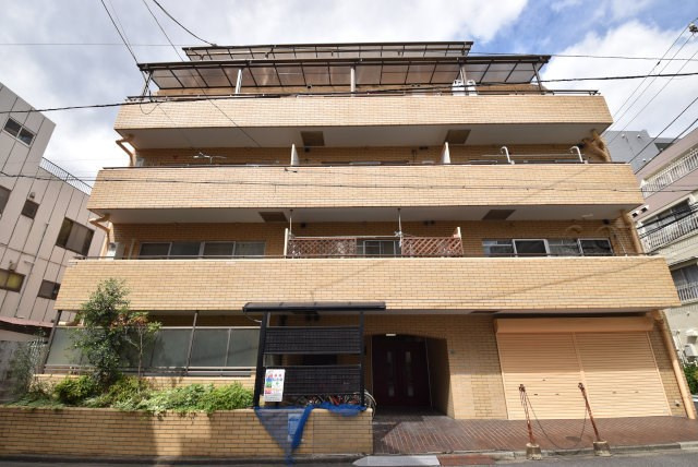 【外観】 | 中野新橋ヒミコセラン | 手入れの行き届いた外壁やエントランスなど、「見ればわかる」レベルで清潔感を保ったマンションです。築年数を感じさせない姿で皆様をお出迎えします。～即日のご見学可能～　お問合せはお気軽にどうぞ。
